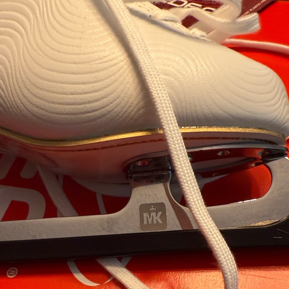 Edea Ivory Wave Ice Skates for Kids 215c - Picture 9 of 12